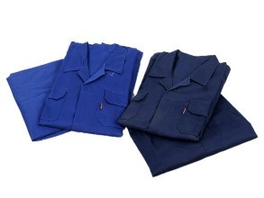 工作�? /> 
</p>
<p>
	<br />
</p>
<p>
	1.全棉作业服的保养�Q?br />
<br />
如果是棉麻资料的作业服，必定要留意防潮防霉，作业服怎么�q�行日常的保��d���Q�就必定要留意醋�Q�由于醋是会(x��)�Ҏ(gu��)���l�品形成腐蚀的，保藏前要�z�净�Q�晒�q�Ӏ�还有像是一些果汁或者是其他的酸性物质都是需求留意的�Q�如果不���心感染了的话，保藏也要留意按色彩深���分�c�M��藏，免的�怺�染色�Q�那���p��立即用清水来处理�Q�不然的话时��M��了就�?x��)清�z�不掉�?br />
<br />
2.作业服的清洗�Q?br />
<br />
如果是丝�l�的作业服，丝绸的要点也是防潮，它比奛_��子还娇气。，淡色的一些作业服的话�z�的比较久就�?x��)呈现掉色的现象�Q�我们的作业服才不会(x��)�׃��我们的错误做法而减短他们的寿数�Q�如果是�q�样的话�Q�那么就可以再水中加一些清�z�剂�Q�然后跑半个���时左右�Q�然后再用清水来�q�行清洗�Q�期望大安���做好作业服的保养�Q�每天都�I�着新的衣服�Q�轻松作业�?</p>
<p>
	<br />
</p>
<p>
	<br />
	<div>
		<br />
	</div>
</p>
<p>
	<br />
</p>
<p>
	<br />
</p> 
						   </p>
					</div>
					  <p>发布旉����Q?017-08-18 </p>
                    <p>来源�Q?a href='http://m.mntuku.com/news/22.html'>http://m.mntuku.com/news/22.html</a></p>
          
					<ul class=